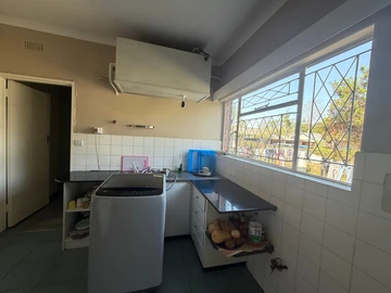 2 Bedroom Flat & Apartment