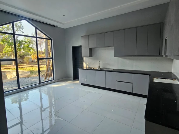 2 Bedroom Flat & Apartment