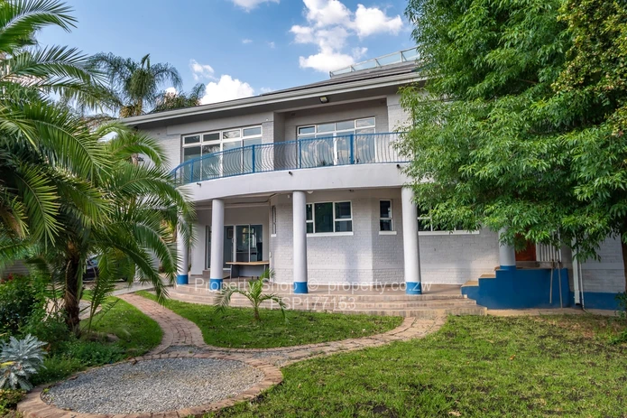 Magnificent Office Space in Prime Area