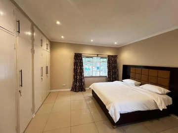 4 Bedroom Flat & Apartment