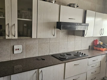 2 Bedroom Flat & Apartment