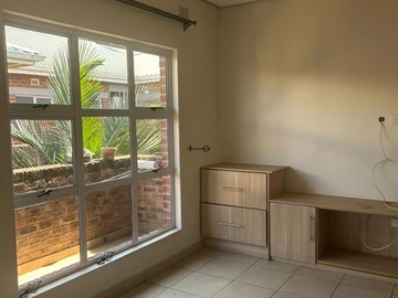 3 Bedroom Flat & Apartment