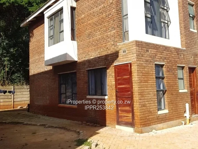 Lovely Townhouses in Courtyard Place, Helensvale, Harare North: