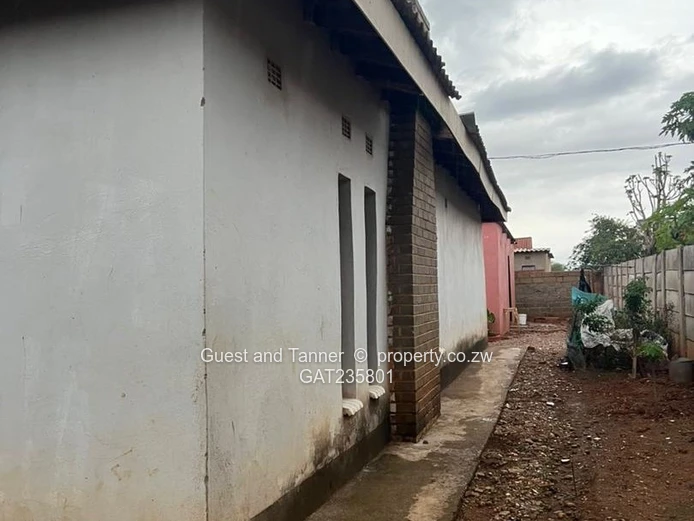 3-Bedroom House with 2-Bedroom Cottage for Sale in Mahatshula North, Bulawayo