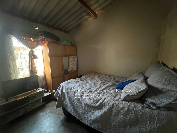 5 Bedroomed House in Emganwini For Sale