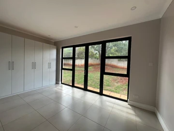 4 Bedroom Flat & Apartment