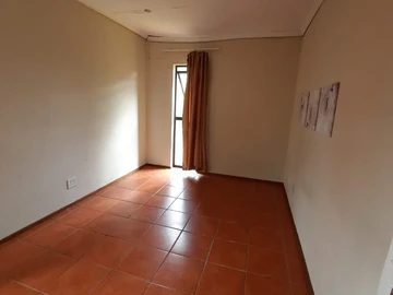 2 Bedroom Flat & Apartment