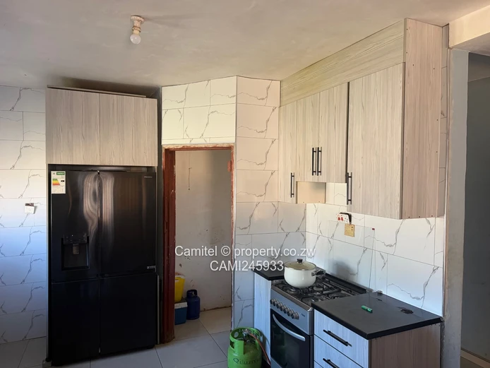 Modern 4BR/3BA Home in Madokero - Borehole & Garage (Sole Mandate)