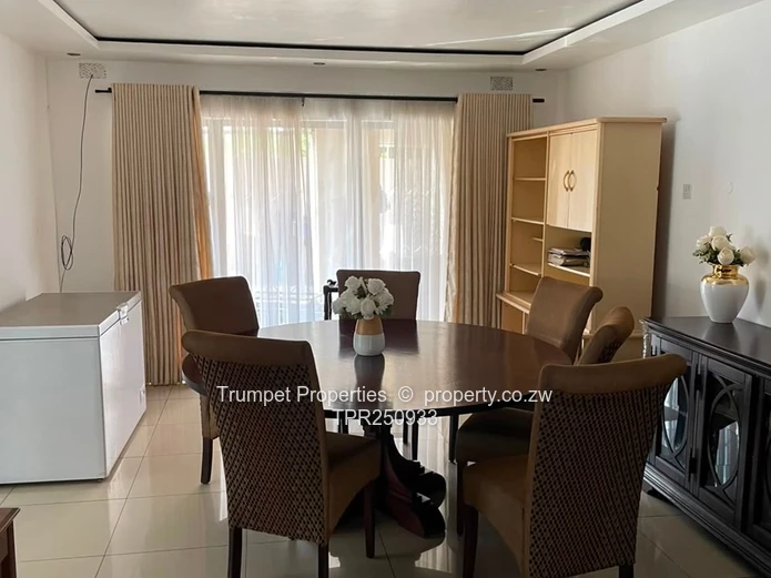 Monavale 4-Bed: Main En Suite, Sleek Kitchen & Garage