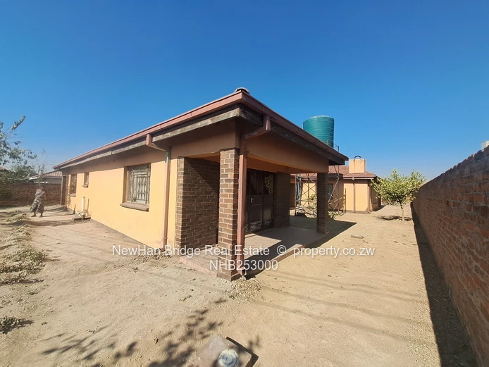 Private Room in Rockview, Harare East, Borehole & 3 Bathrooms (Sole Mandate)