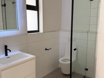 2 Bedroom Flat & Apartment