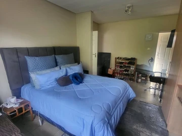 3 Bedroom Flat & Apartment