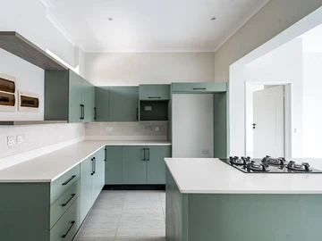 2 Bedroom Flat & Apartment