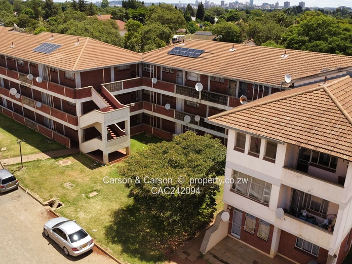 2-Bed Flat in Eastlea: Quiet Courtyard & Borehole (Sole Mandate)