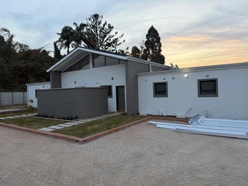 2 Bedroom Flat & Apartment