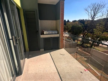 4 Bedroom Flat & Apartment
