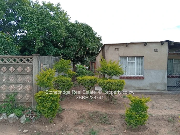 4 Bedroomed House in Pumula Old for sale
