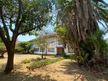 2 Bedroom Flat & Apartment