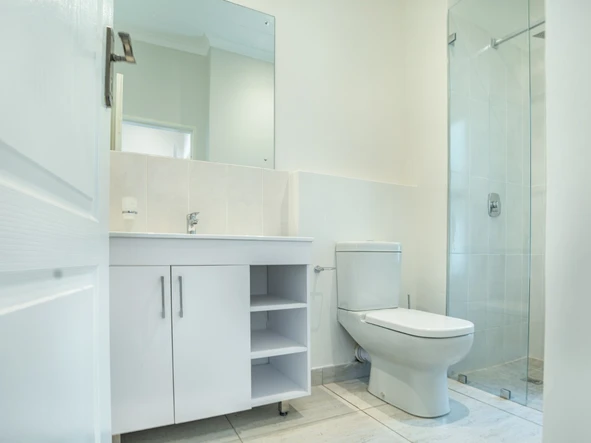 2 Bedroom Flat & Apartment
