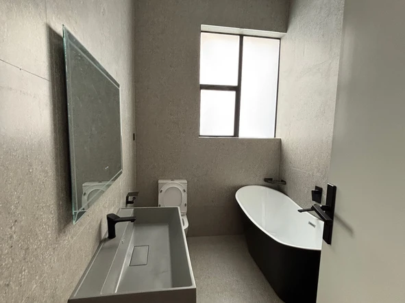 4 Bedroom Flat & Apartment