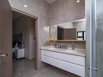 3 Bedroom Flat & Apartment