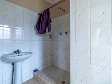 4 Bedroom Flat & Apartment