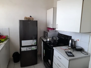 2 Bedroom Flat & Apartment