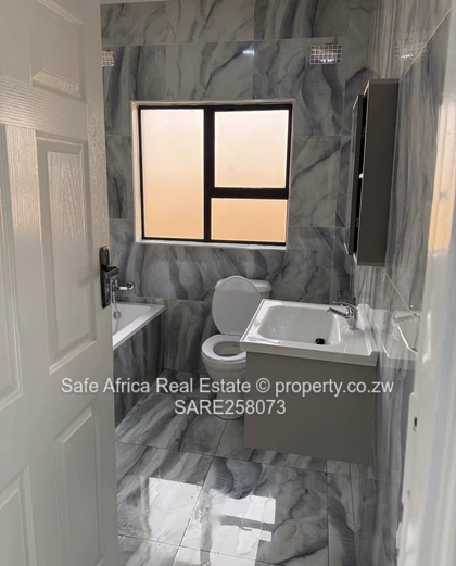 Modern 3-bedroom house in Rainham Gated Community $95 000