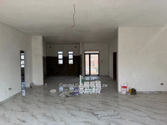 Sunlit 3-Bed Townhouse in Greendale North (Peakwood)with Borehole