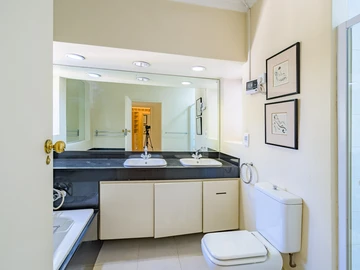 3 Bedroom Flat & Apartment