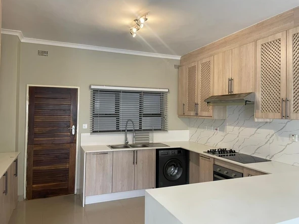 3 Bedroom Flat & Apartment