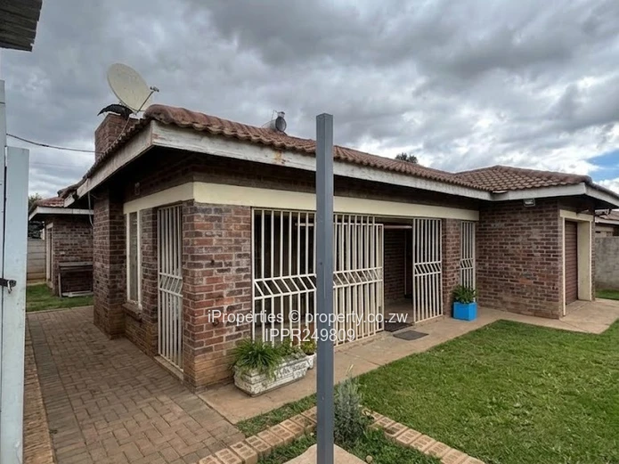  4-Bed Home in Mainway Meadows, Waterfalls 