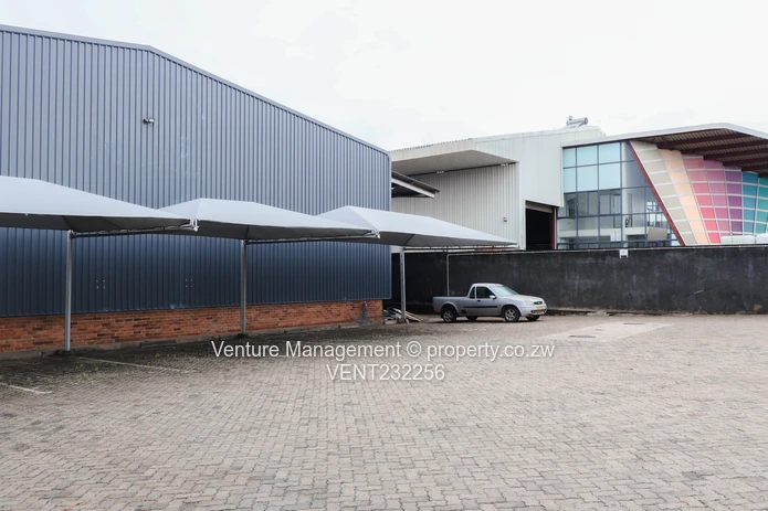 Warehouse To Rent In Pomona , Available December