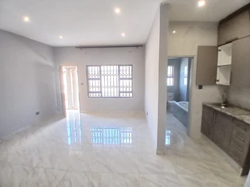 2 Bedroom Flat & Apartment