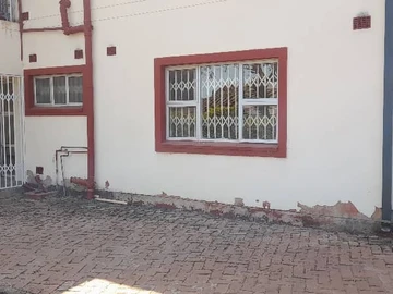 3 Bedroom Flat & Apartment