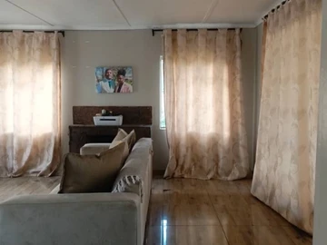 2 Bedroom Flat & Apartment