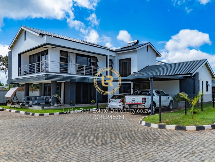 Modern 4-bedroom Home in Exclusive Helensvale