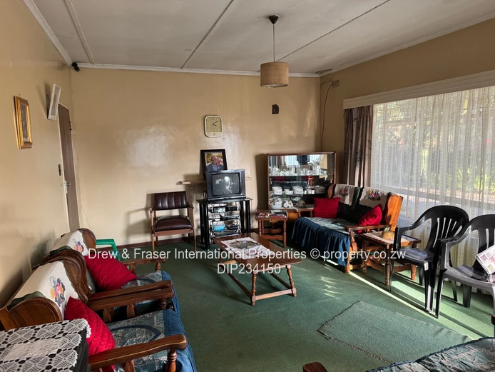 Mabelreign 3-Bed Home on 925m² with Staff Quarters