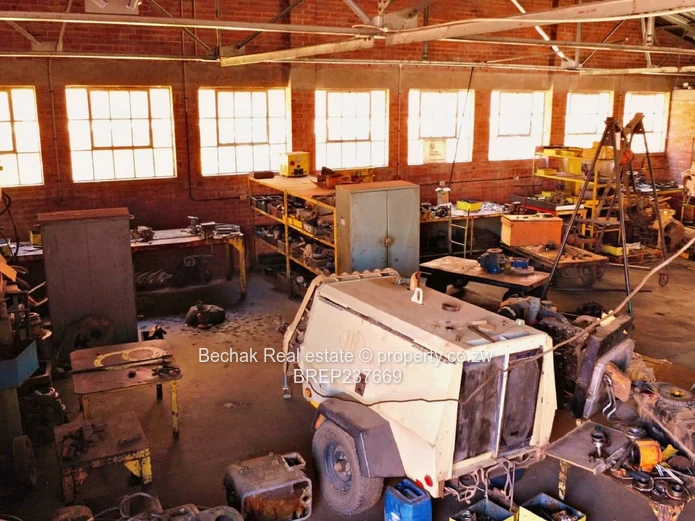 Warehouse and workshop for sale in Belmont 