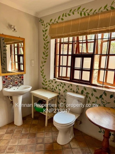 Charming Cottage In Helensvale - Semi Furnished