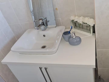 2 Bedroom Flat & Apartment