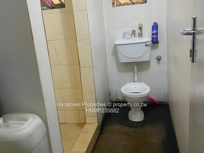 Spacious 2-Bed Apartment in Graniteside Brick Block with Parking