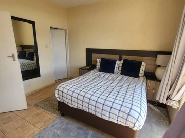 2 Bedroom Flat & Apartment