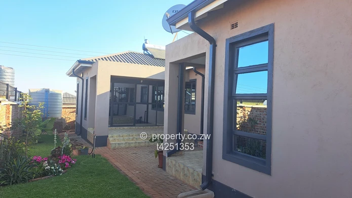 Pomona Nyeredzi neat 4 bedroomed house to Rent