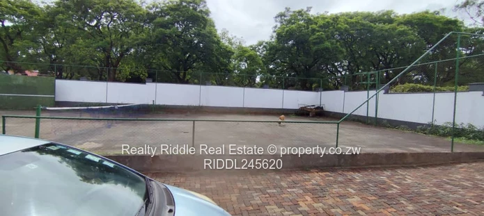 9 Bedroomed House in Chisipiti, 2100sqm.