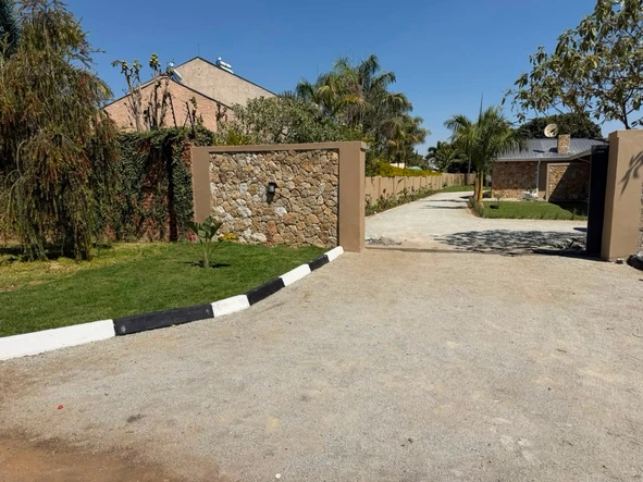 6 Bedroom House