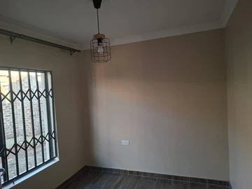 2 Bedroom Flat & Apartment