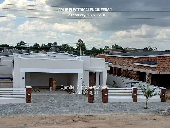 4beds all en-suite ,borehole,swimming pool sitting on 540sqm and title deed