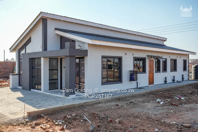 Move in ready 3-Bed Home in Rainham Park Gated Community