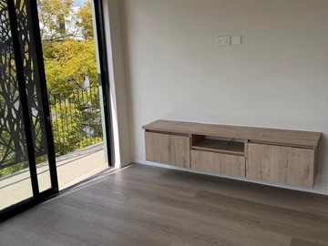2 Bedroom Flat & Apartment